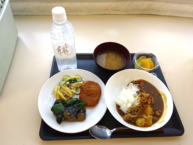 放課後の居場所　月イチカレーの日 食事